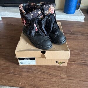 Dr Martens Triumph Black Boots